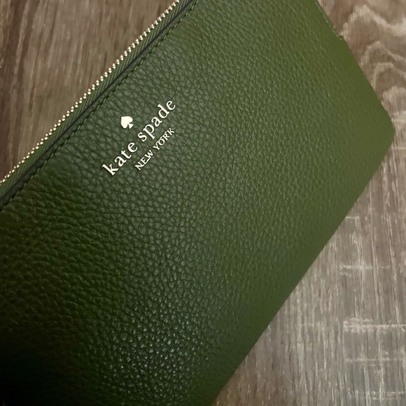 Kate Spade Forest Green Leather Pouch - Picture 8 of 8